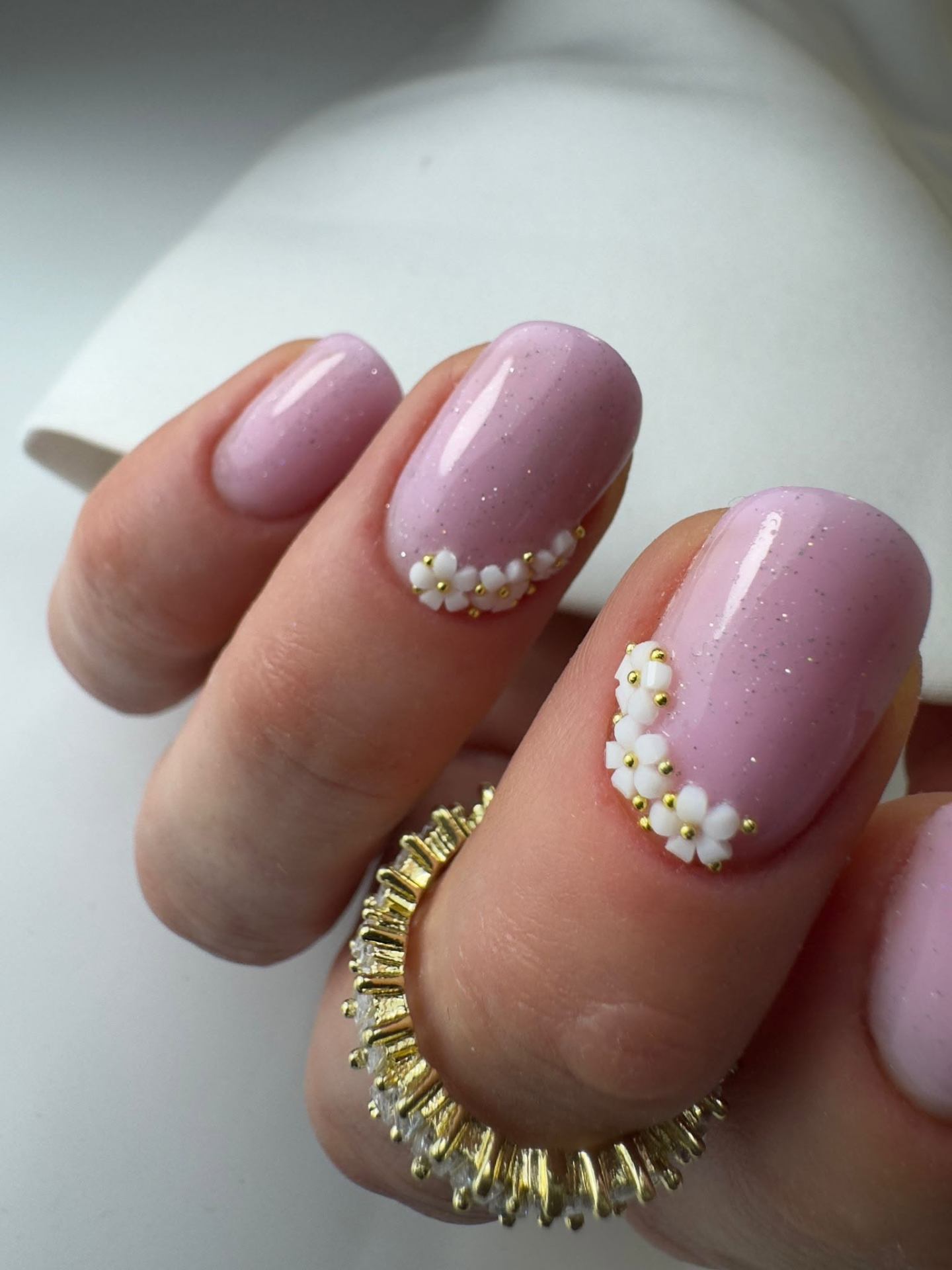 Delikatne kwiaty — Nail art w Atelier Ewelina Łozińska